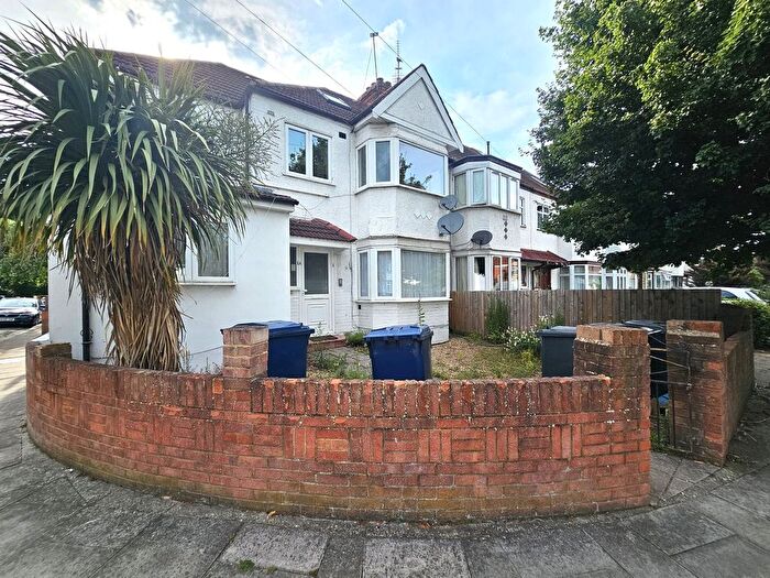 1 Bedroom Flat To Rent In Tavistock Avenue, Perivale, Greenford, UB6