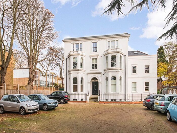 2 Bedroom Flat To Rent In Cambridge Park, Twickenham, TW1