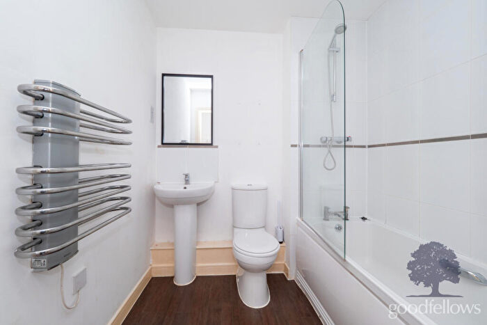1 Bedroom Apartment To Rent In Schoolgate Drive, Morden, Surrey, SM4