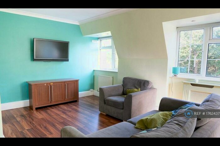 2 Bedroom Flat To Rent In Sedgehill Road, London, SE6