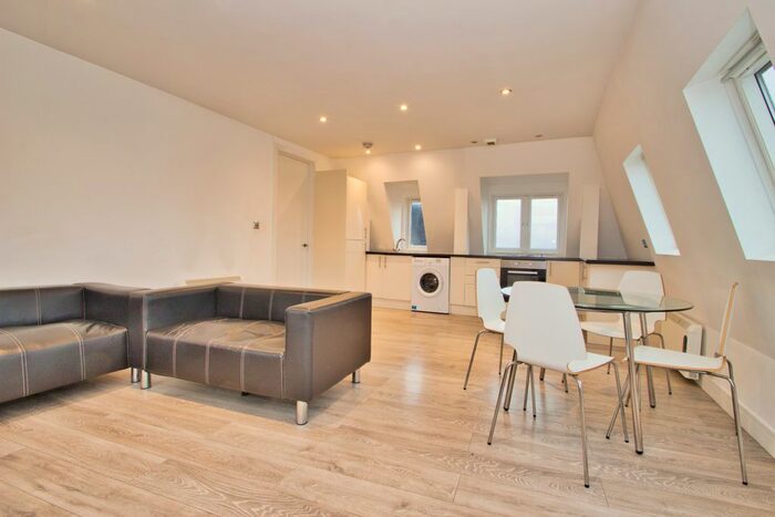 3 Bedroom Flat To Rent In Roxeth House, Shaftesbury Avenue, Harrow HA2