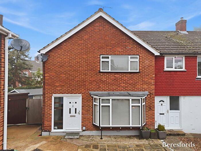 3 Bedroom Semi Detached House For Sale In Newlands Close, Billericay, CM12