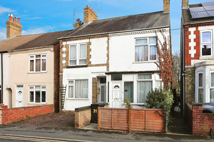 3 Bedroom Semi Detached House For Sale In New Road, Woodston, Peterborough, PE2