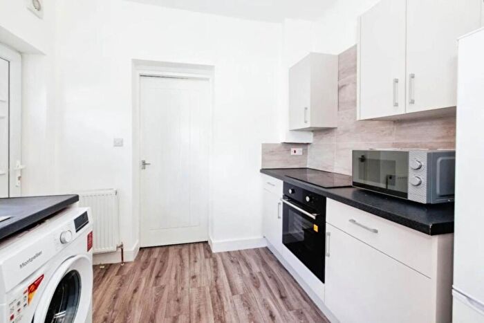 2 Bedroom Flat To Rent In Sutton Street, Newcastle Upon Tyne, NE6