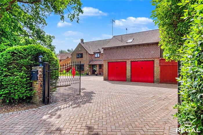 4 Bedroom Detached House For Sale In Sandy Lane, Romsey, SO51