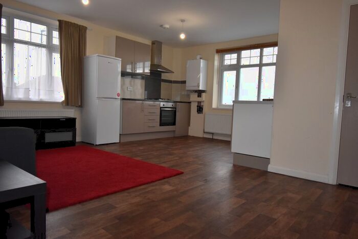 Studio To Rent In Beacon Apartments, Upper Sutton Lane, TW5