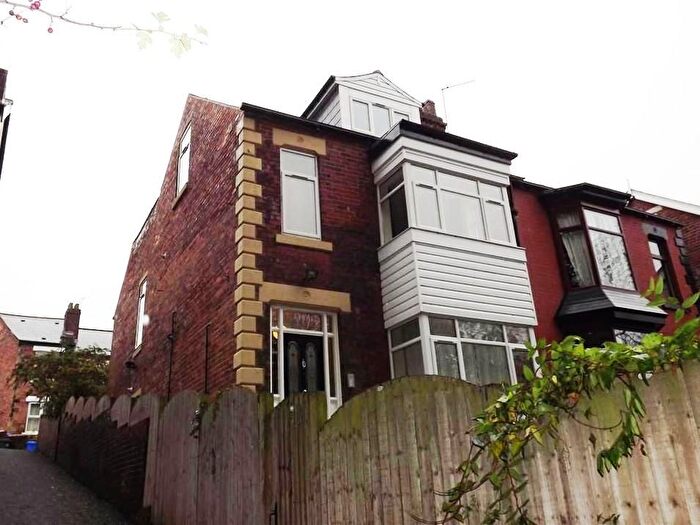 2 Bedroom Flat To Rent In Cliffefield Road, Sheffield, S8