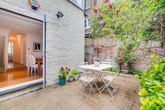2 Bedroom Maisonette For Sale In Dancer Road, Parsons Green, SW6