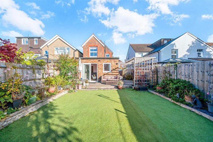 3 Bedroom Detached House For Sale In Lyme Regis Road, Banstead, SM7