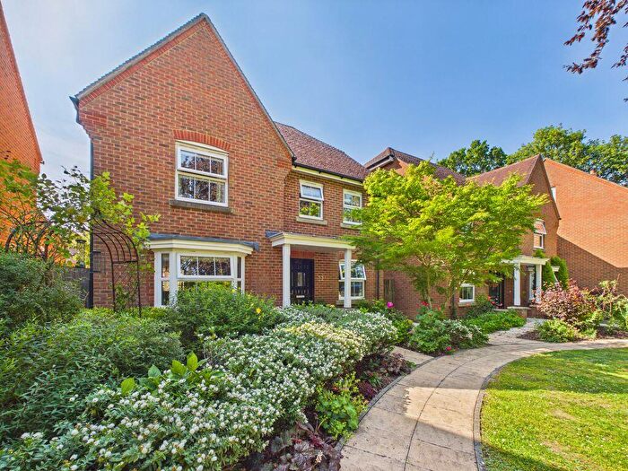 5 Bedroom Detached House For Sale In Newbery Close, Caterham, CR3