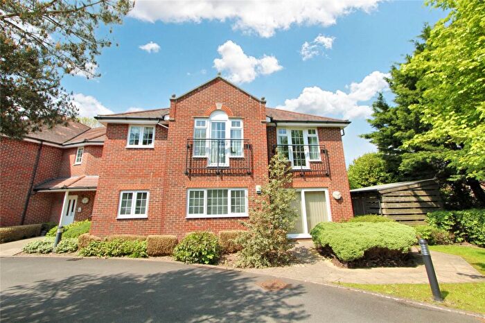 2 Bedroom Apartment For Sale In The Causeway, Petersfield, Hampshire, GU31