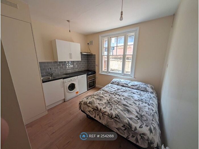 Studio To Rent In Westbeech Road, London, N22