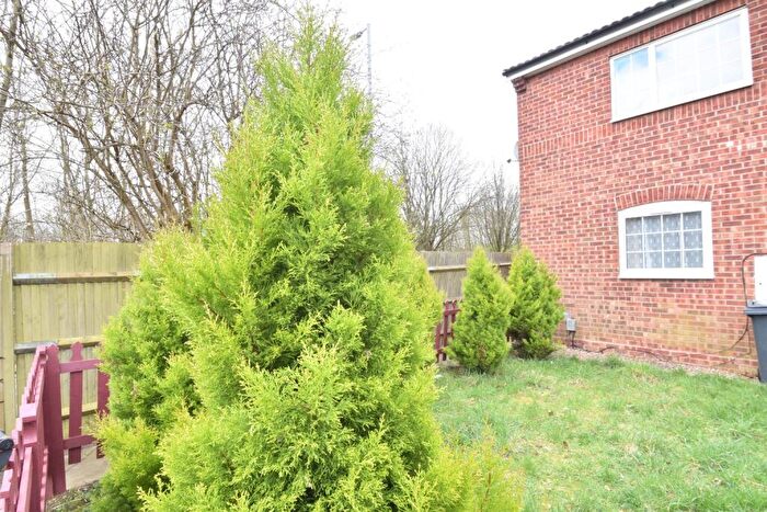 Studio To Rent In Layham Drive, Luton, Bedfordshire, LU2