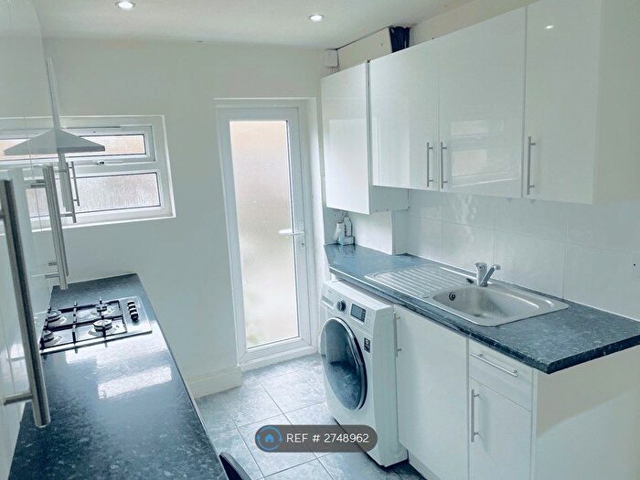 1 Bedroom Flat To Rent In Henry Street, Reading, RG1