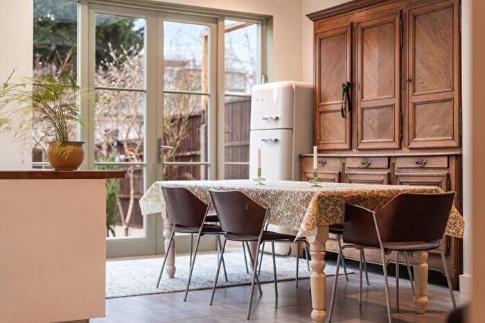 4 Bedroom Semi-Detached House To Rent In Bramston Road, Kensal Green, London, NW10