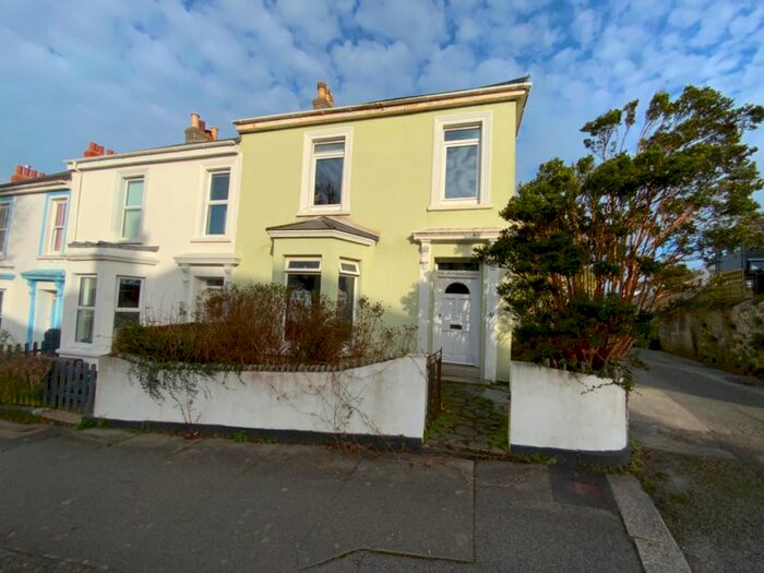 2 Bedroom Flat To Rent In Trelawney Road, Falmouth, TR11