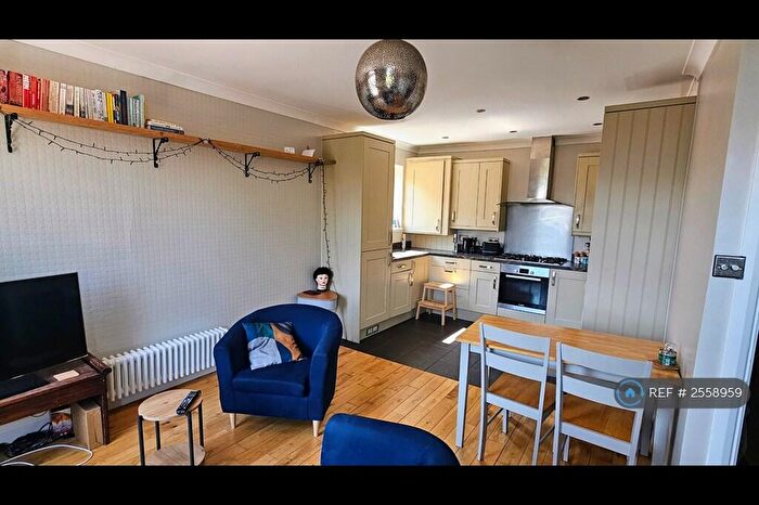 2 Bedroom Flat To Rent In Stapleton Hall Road, London, N4