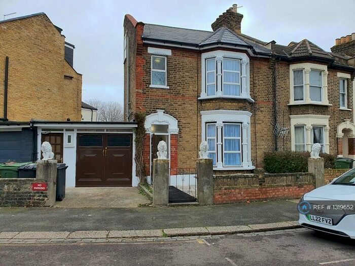 3 Bedroom End Of Terrace House To Rent In Goodall Road, London, E11