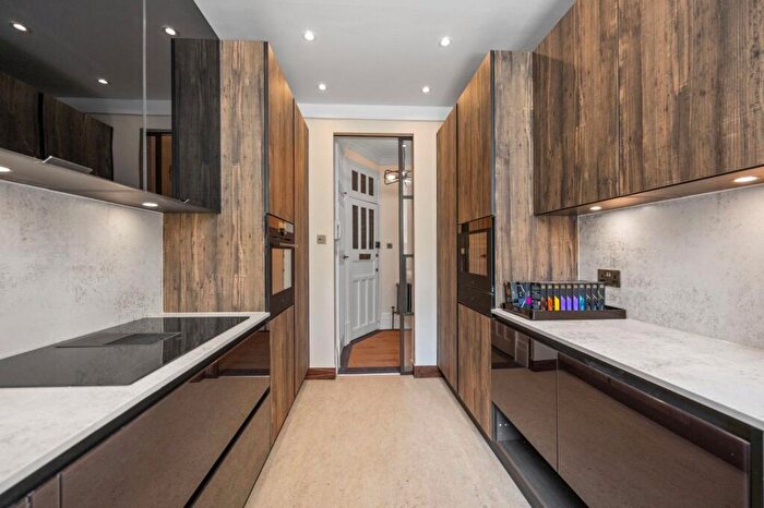 2 Bedroom Apartment To Rent In Grove End Road, London, NW8