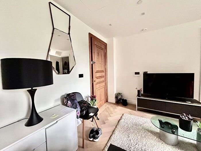 1 Bedroom Flat To Rent In Kidderpore Avenue, London, NW3