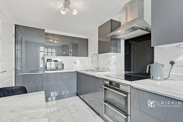 3 Bedroom Semi-detached House For Sale In Addington Close, Stanford-Le-Hope, SS17