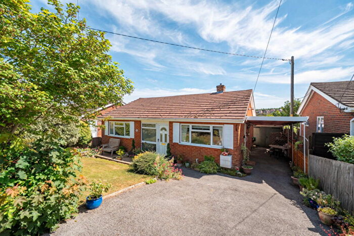 3 Bedroom Detached Bungalow For Sale In Alexander Road, Overton, Basingstoke, RG25