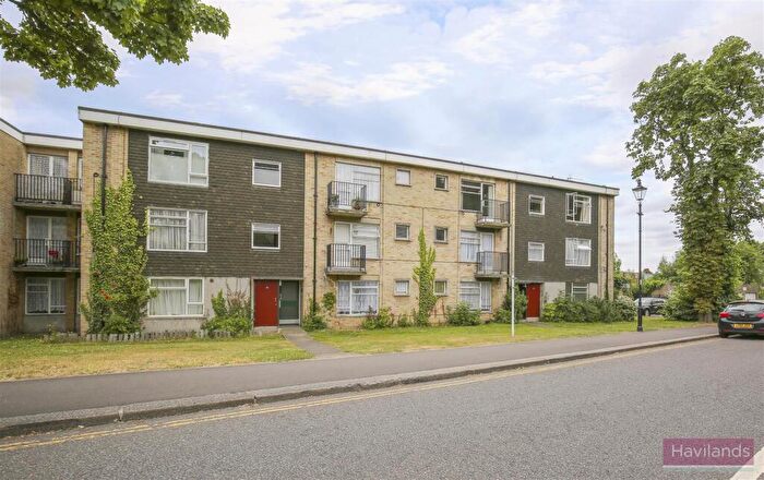 Studio To Rent In Hoppers Road, London, N21