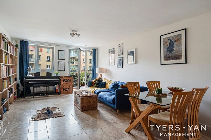 2 Bedroom Flat To Rent In Carronade Court, Eden Grove, London, N7