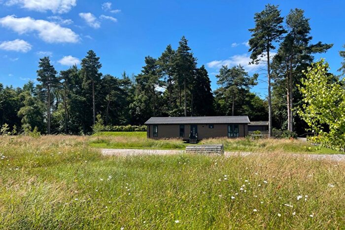 2 Bedroom Mobile/park Home For Sale In York Road, Escrick, York, North Yorkshire, YO19