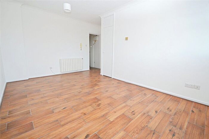 1 Bedroom Flat To Rent In Nelson Road, Whitton, Twickenham, TW2