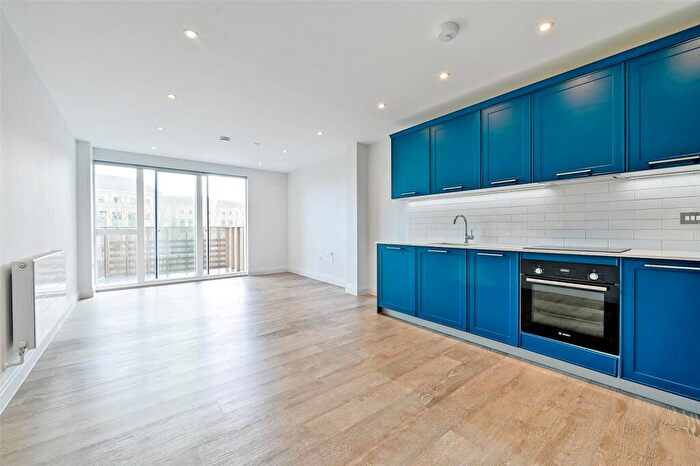 2 Bedroom Apartment To Rent In Carraway Street, Reading, Berkshire, RG1