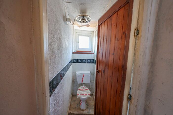 1 Bedroom Detached Bungalow For Sale In Holmbush Road, St Austell, PL25