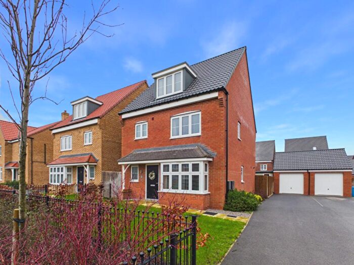 4 Bedroom Detached House For Sale In Hamlet Grove, Beverley, HU17