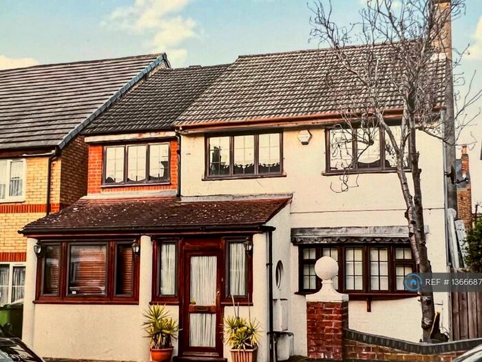 5 Bedroom Detached House To Rent In Barforth Road, London, SE15