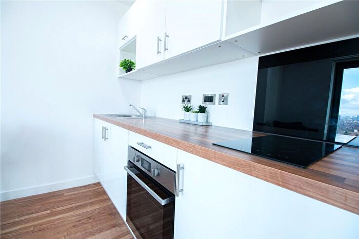 1 Bedroom Flat To Rent In Michigan Avenue, Salford, M50