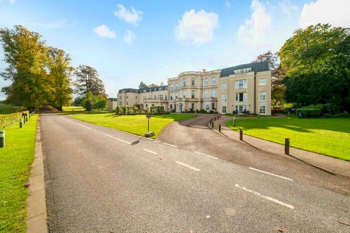 2 Bedroom Flat For Sale In Kintbury, Berkshire, RG17