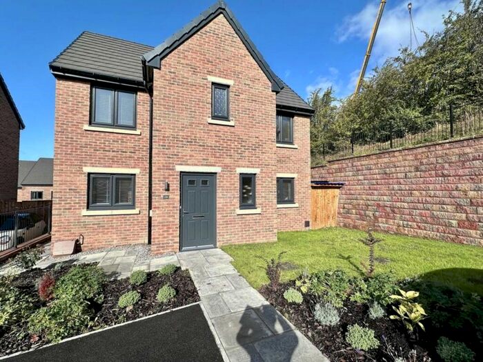 3 Bedroom Detached House To Rent In Mayple Garth, Batley, WF17