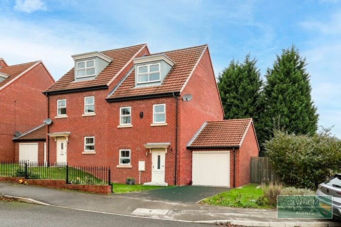 3 Bedroom Semi Detached House For Sale In Weaving Gardens, Nottingham, NG5