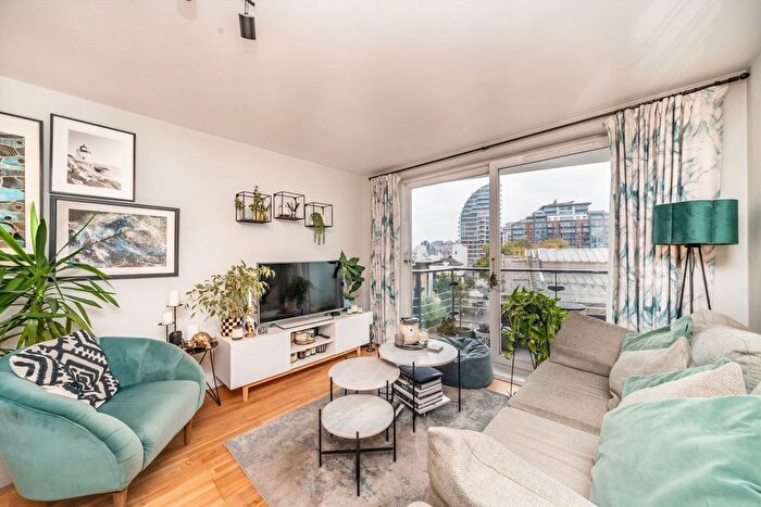 2 Bedroom Flat For Sale In Smugglers Way, Wandsworth, SW18