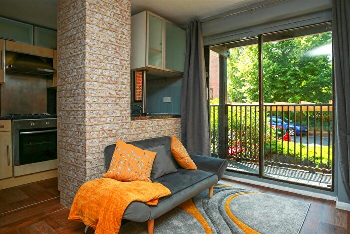 Studio To Rent In Castle Gardens, Lenton, Nottingham, NG7