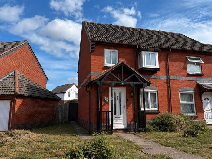 3 Bedroom End Of Terrace House For Sale In Chestnut Road, Abbeymead, Gloucester, GL4