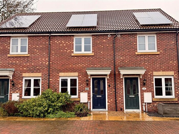 2 Bedroom Town House For Sale In Pasture Grove, Collingham, Newark, NG23