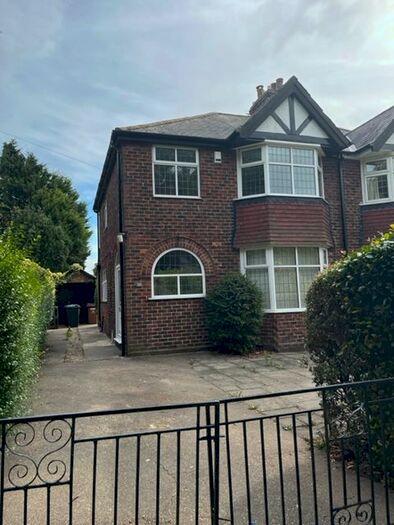 3 Bedroom Semi-Detached House To Rent In St Giles Avenue, Scartho, DN33