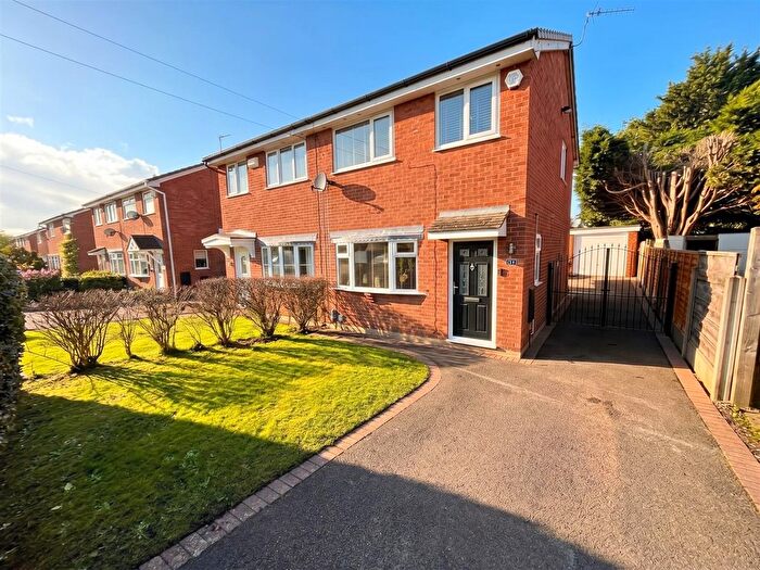 3 Bedroom Semi-Detached House For Sale In Drake Road, Broadheath, Altrincham, WA14