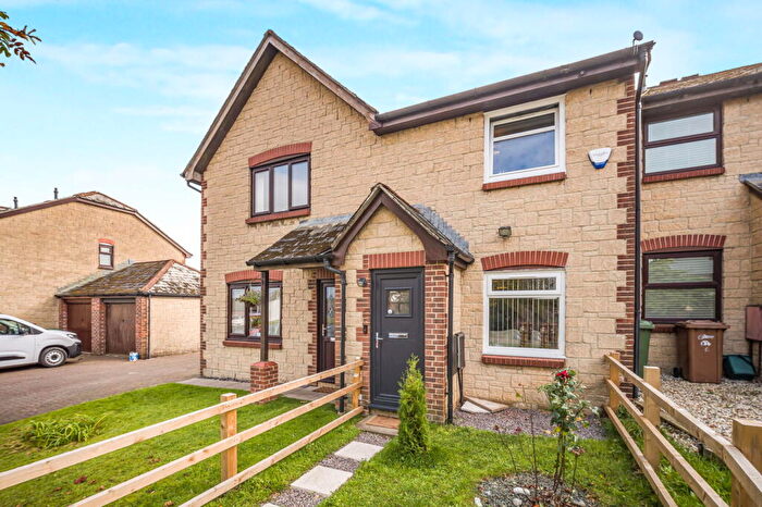 2 Bedroom Terraced House For Sale In Clos Llyswen, Penpedairheol, Hengoed, CF82