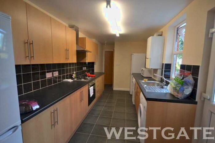 5 Bedroom Terraced House To Rent In Donnington Road, Reading, RG1