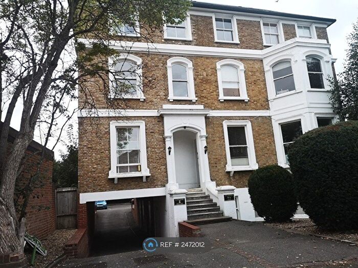 1 Bedroom Flat To Rent In Lyndon House, Surbiton, KT5
