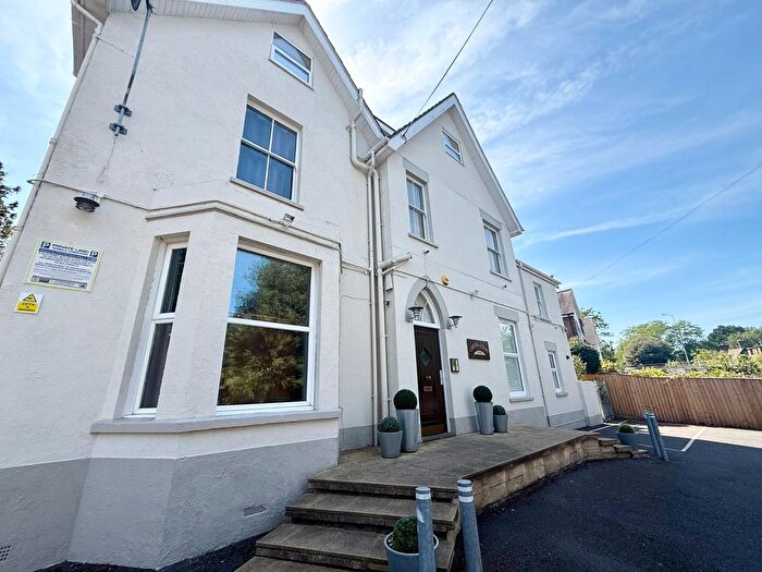 Studio To Rent In Crescent Road, Bournemouth, BH2
