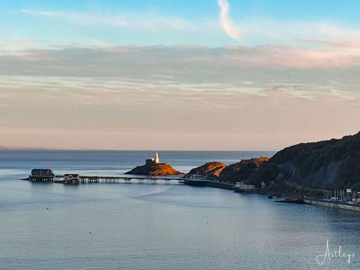 2 Bedroom Flat For Sale In Overland Road, Mumbles, Swansea, SA3