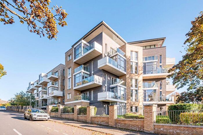 3 Bedroom Flat For Sale In Middleton Way, Blackheath, London, SE13